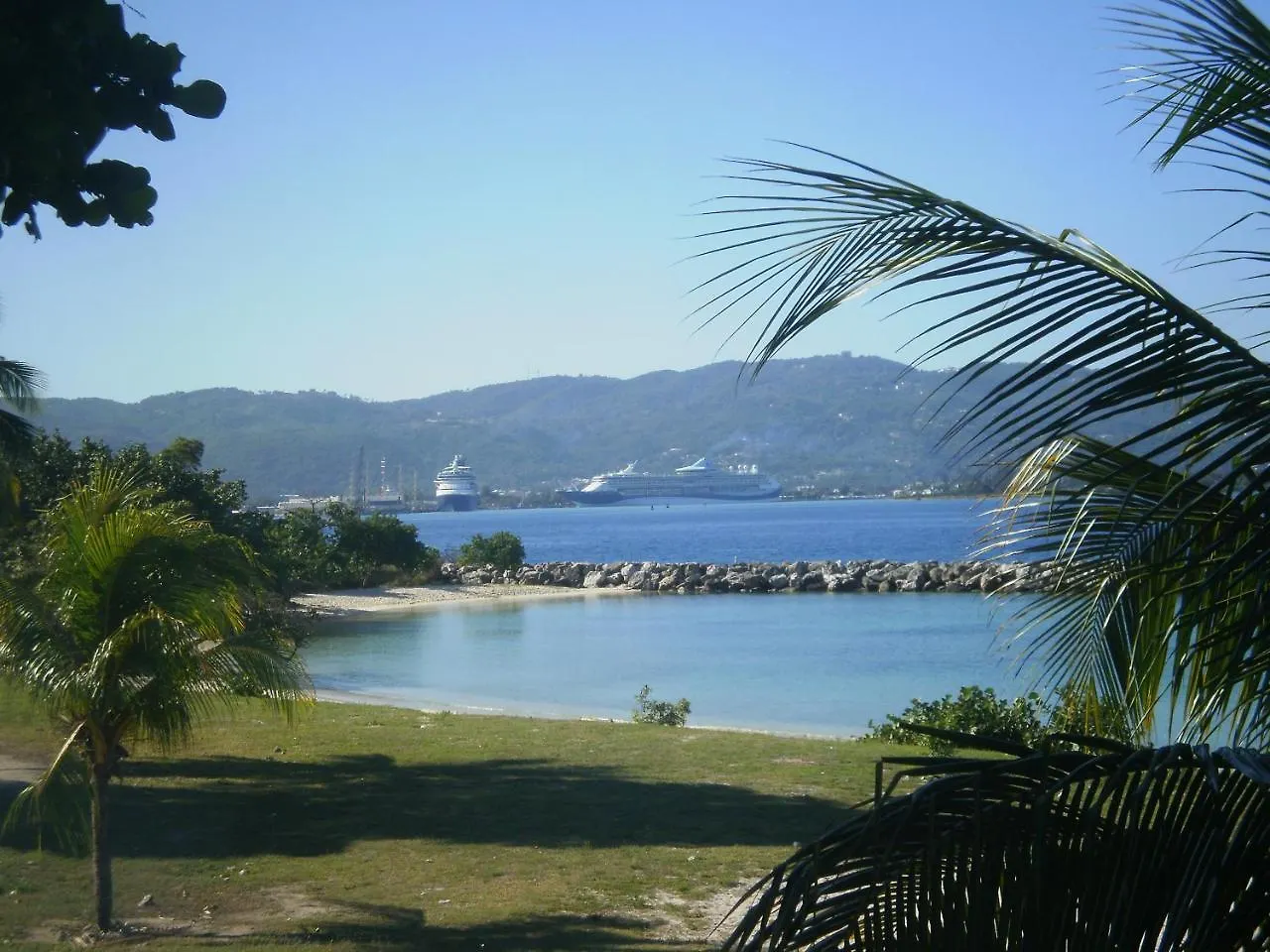 City Studios Montego Bay 0*,  Jamaïque